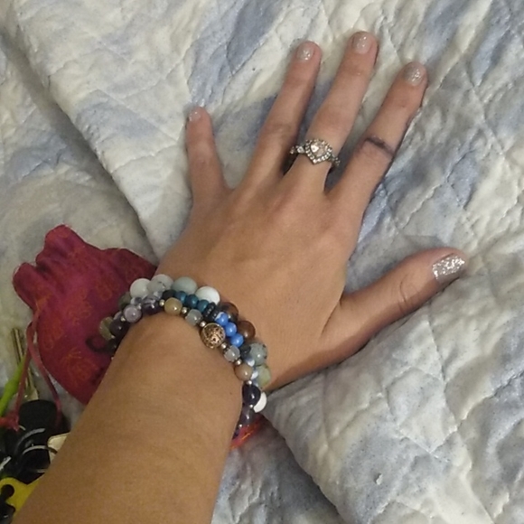 7 Chakra bracelet with mica in each 10mm bead. - Picture 2 of 2